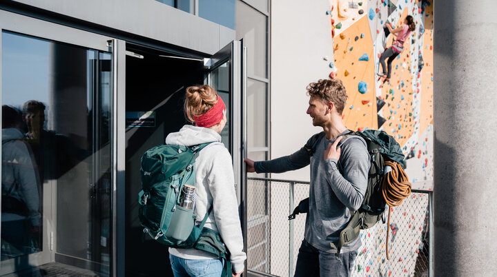 Bouldern und Indoor-Klettern ist bei vielen DAV-Sektionen möglich | © DAV/Marisa Koch